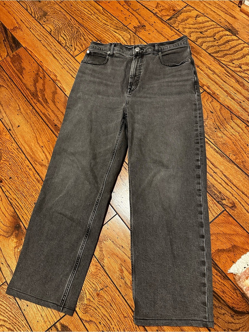 Straight-Leg High-Rise Jeans in Black/ Gray Wash